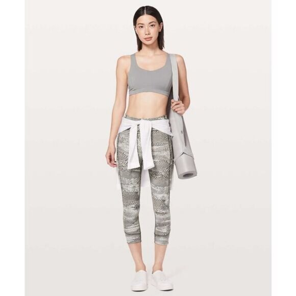 LULULEMON In Movement Crop Everlux 19" Swerve Vapor Metal Grey Sz 4 - Picture 4 of 9